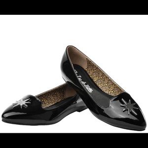Super cute, stylish, TUK, Lux de ville flats.  Run small for a 6.  Fits like 5.5